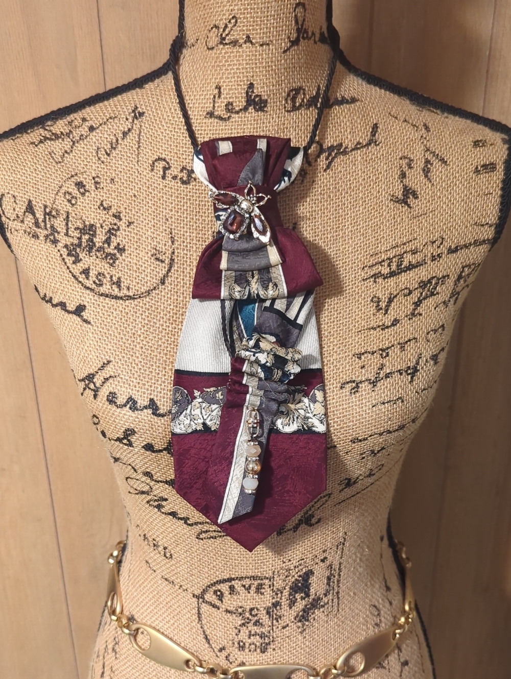 Elegant Burgundy and Gray Decorative Bee Necktie Necklace